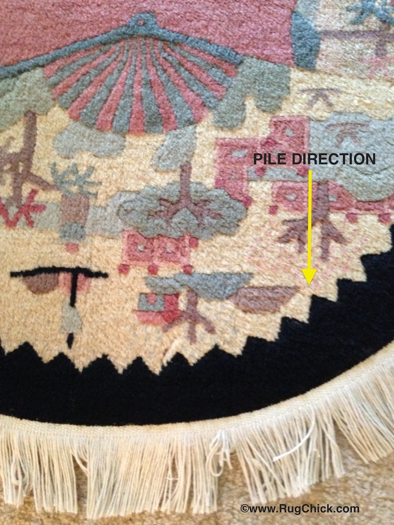 Pile direction is pointing downward on this Fette Chinese rug.