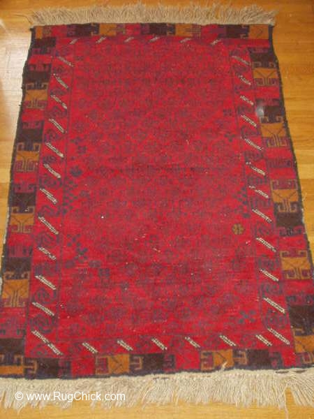 Not symmetrical rug with wavy edges